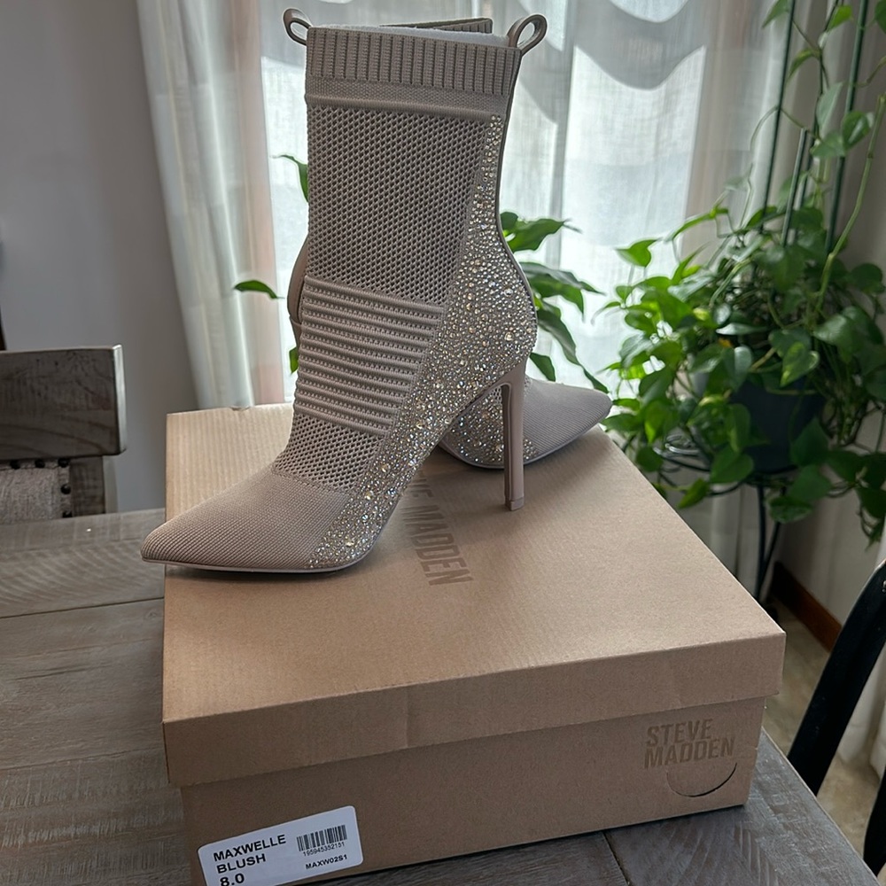 Steve Madden Maxwell Blush Booties